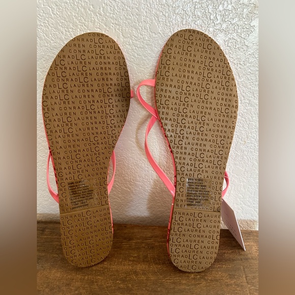 NWT LC Lauren Conrad Pink Red Floral Sandals. Size 10 - Picture 3 of 7